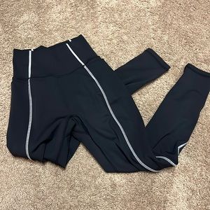 Ptula black and white pocket legging